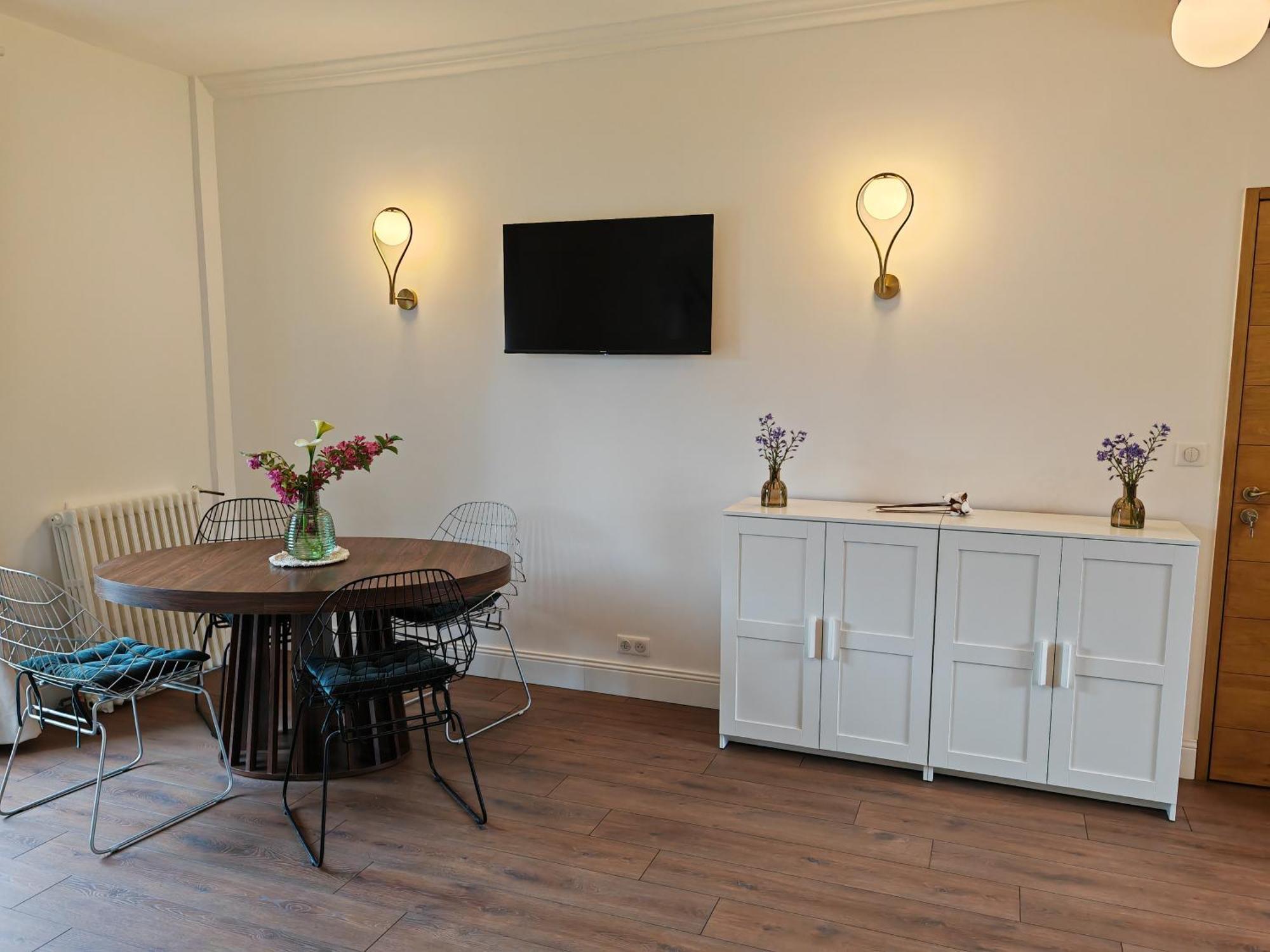 Ferienwohnung Domaine De L'Isle Maniere Saint-Quentin-sur-le-Homme Exterior foto